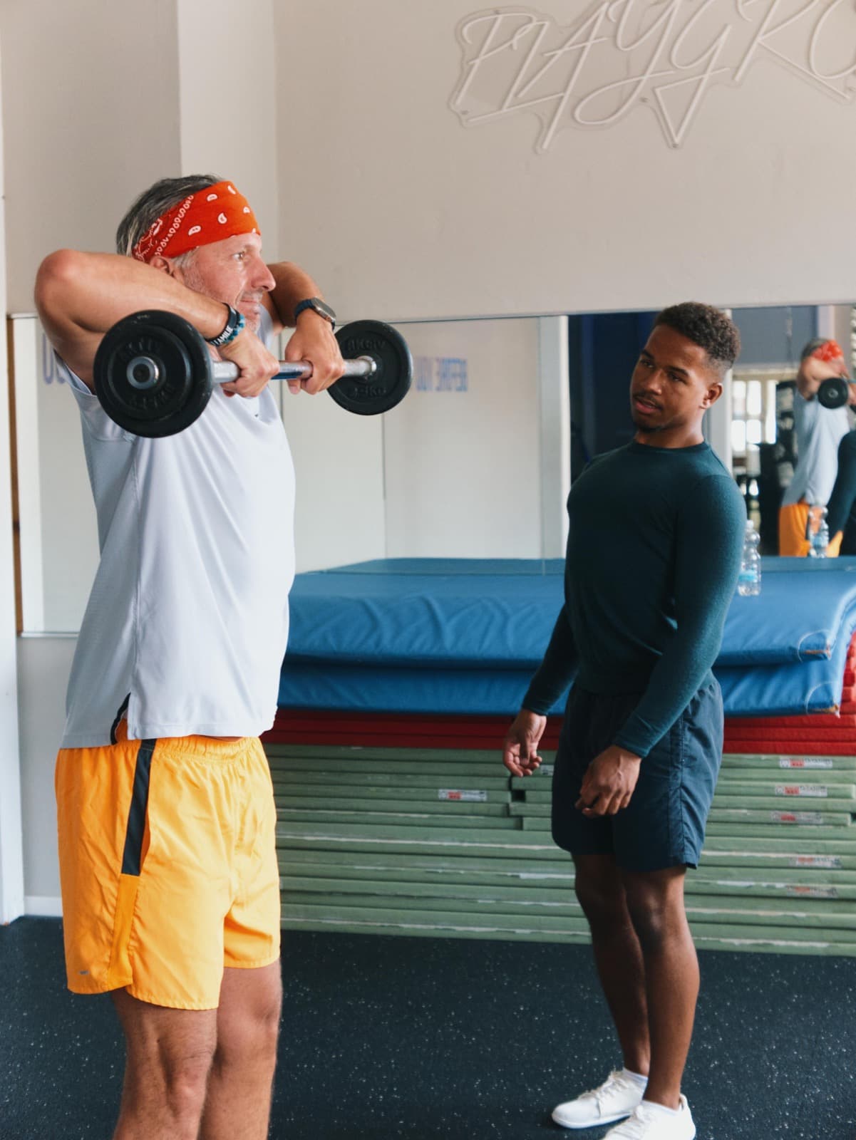 Krafttraining mit Kurzhanteln bei Chidera Athletics